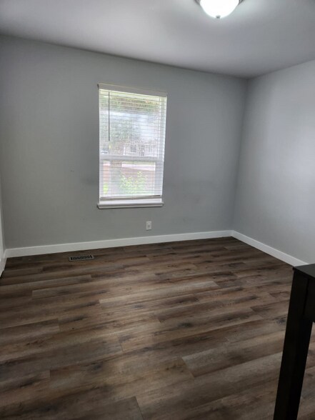 Building Photo - 8464 S 2700 W