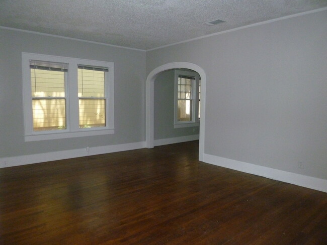 Building Photo - Hyde Park - 2 bedroom w/ Bonus