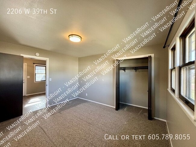 Building Photo - 2206 W 39th St