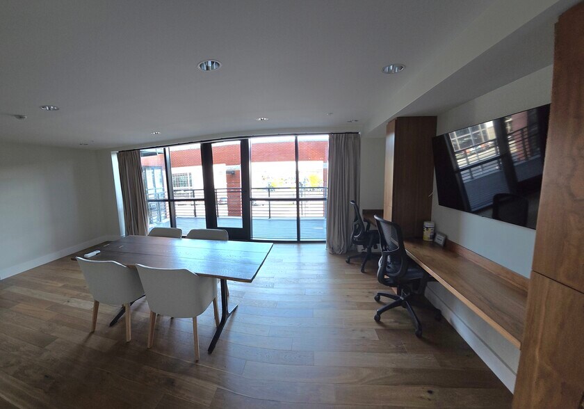 Building Photo - 383 Commercial St