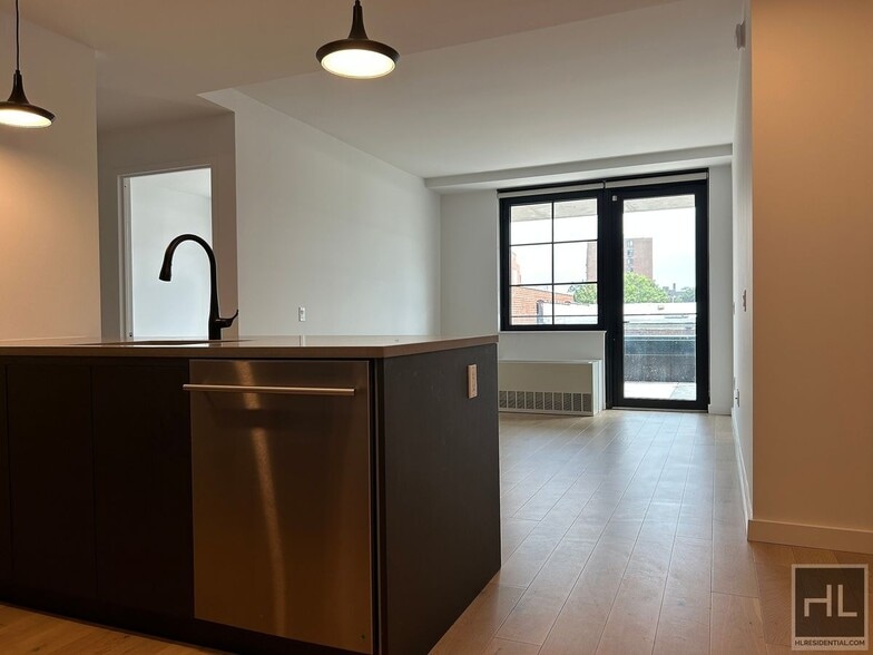 Building Photo - NORTHERN BOULEVARD