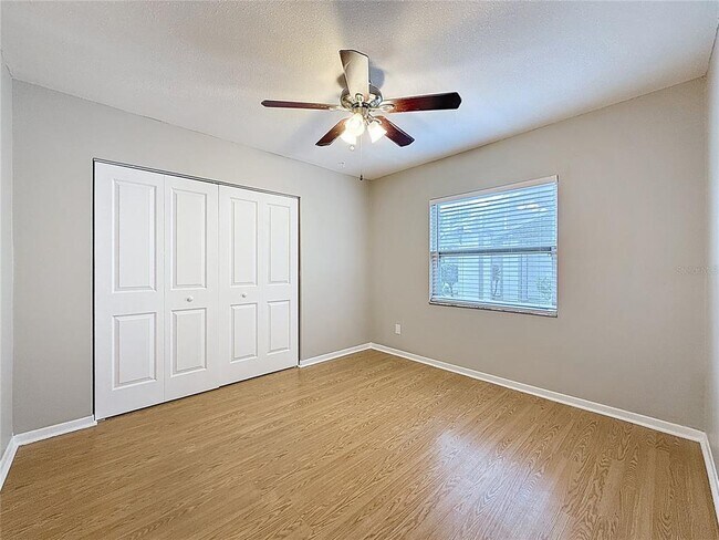Building Photo - 2707 Lakeville Dr
