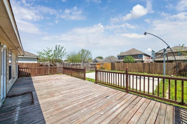 Building Photo - 9311 Sunlit Park Dr