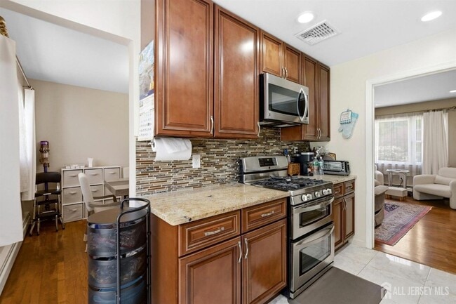 Building Photo - 34 Ventnor Dr