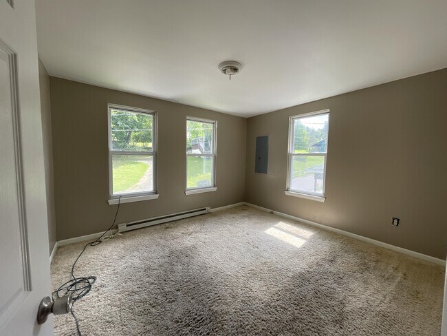 Building Photo - 108 Tower St