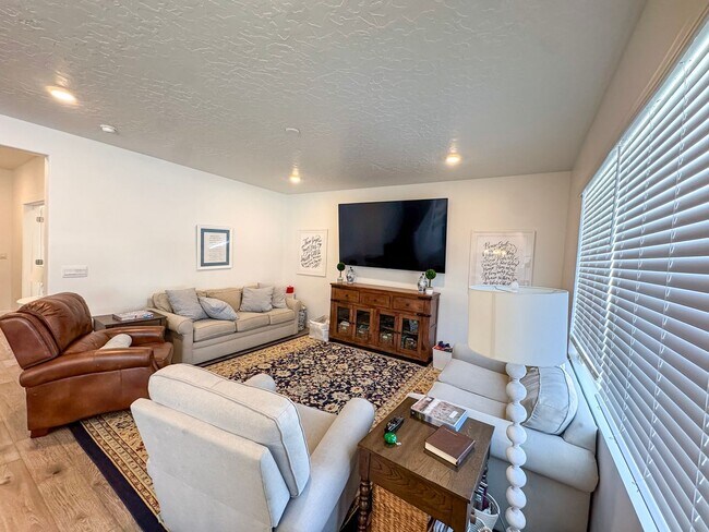 Building Photo - Modern 4 Bed / 3 Bath Home in Syracuse | Bonus Room + Fenced Yard + 86” TV Included