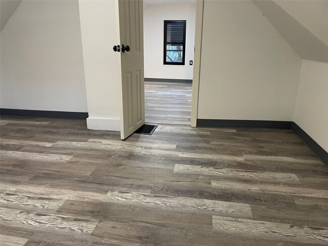 Building Photo - 50 Schubert St