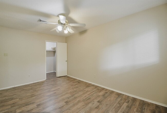 Building Photo - 2915 Valley Rose Dr