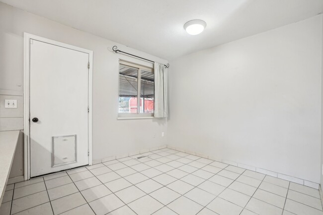 Building Photo - 240 W 220 S St