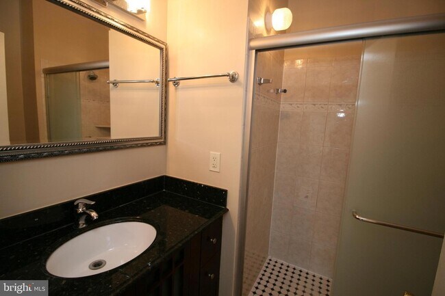 Building Photo - 512 Suffield Dr
