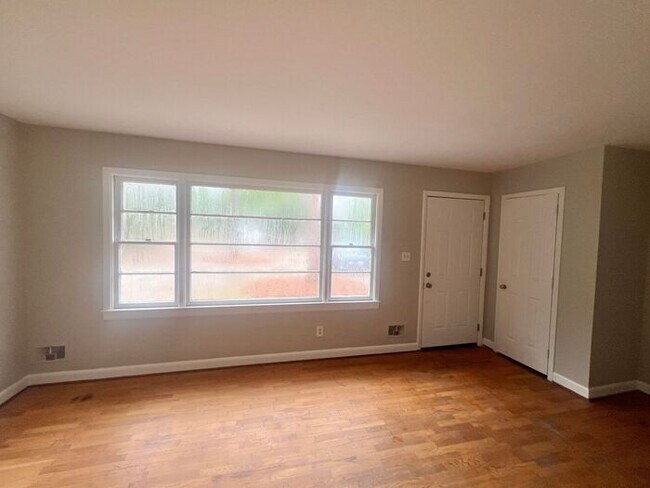 Primary Photo - RENT SPECIAL! 3-4 BR Home! Large Brick hom...