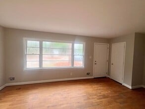 Building Photo - RENT SPECIAL! 3-4 BR Home! Large Brick hom...