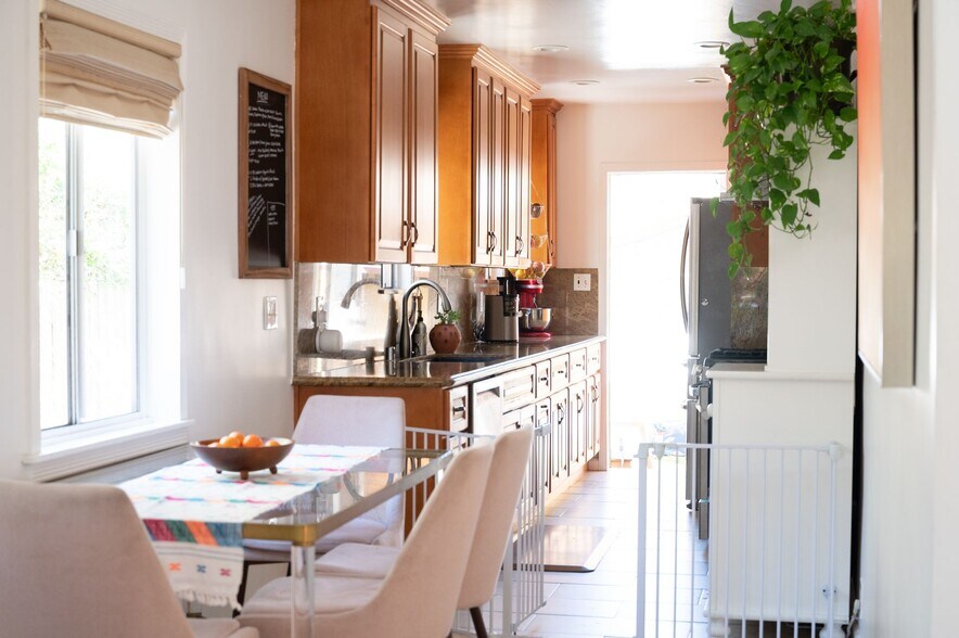 Building Photo - 1085 Amoroso Pl