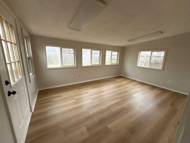 Building Photo - Beautifully Updated 3BR Home w/ Fenced Yard & 2-Car Garage