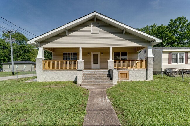 Primary Photo - 3214 Curtis St