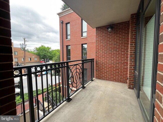 Building Photo - 4915 Hampden Ln