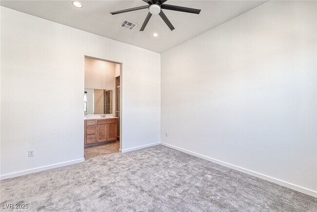 Building Photo - 643 Grey Saker St