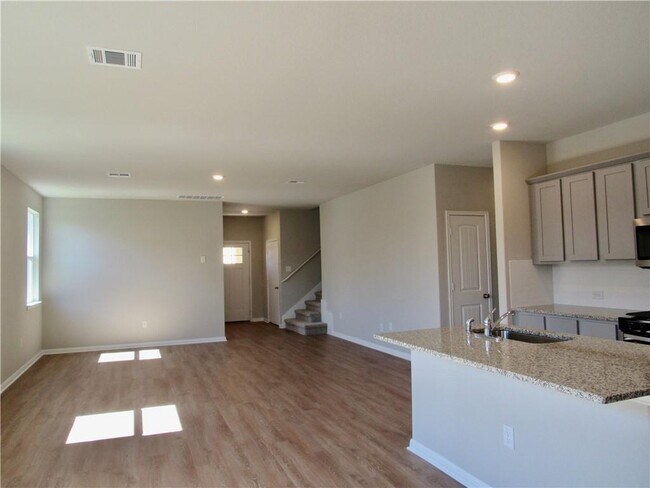 Building Photo - 620 Otto Ave