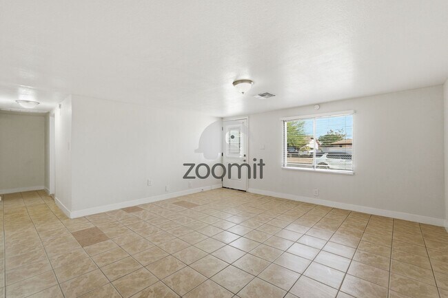Building Photo - Welcome home to this beautifully updated 3-bedroom, 2-bathroom