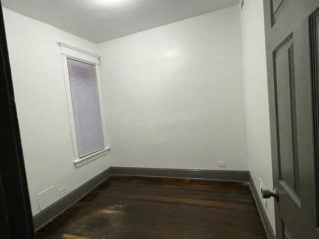 Building Photo - 3044 W Jackson Blvd