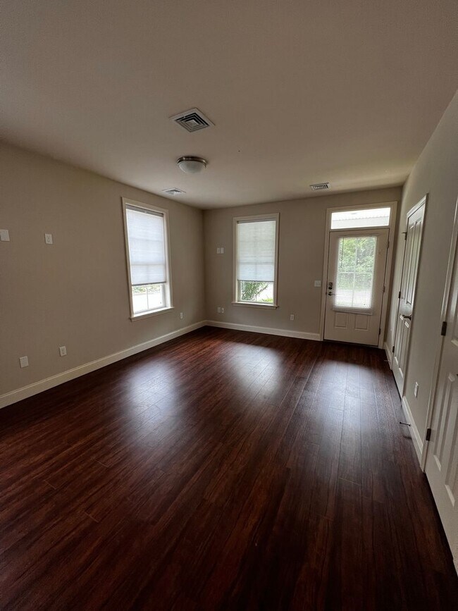 Building Photo - 251 Bayberry Cir