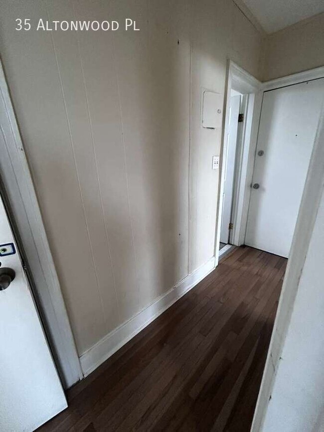 Building Photo - 35 Altonwood Pl