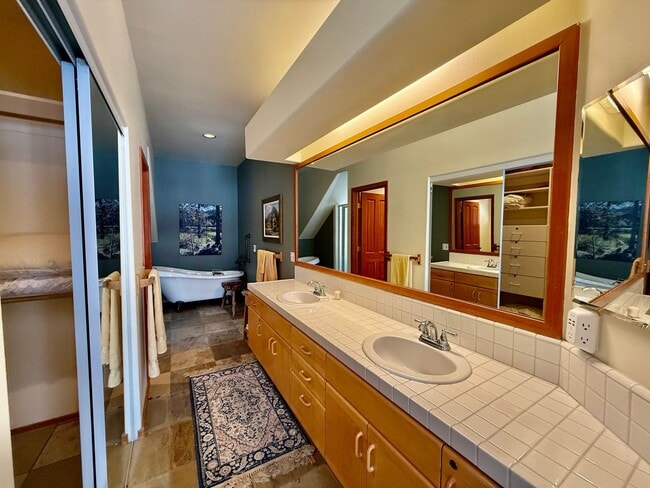 Building Photo - Snowcreek V – Stunning 4 Bed, 3 Bath Corner Unit