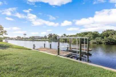 Building Photo - ANNUAL RENTAL: 3-Bedroom Waterfront Home w...