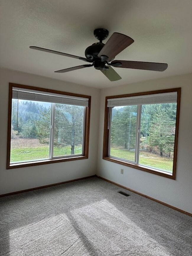 Building Photo - 23601 Labare Rd