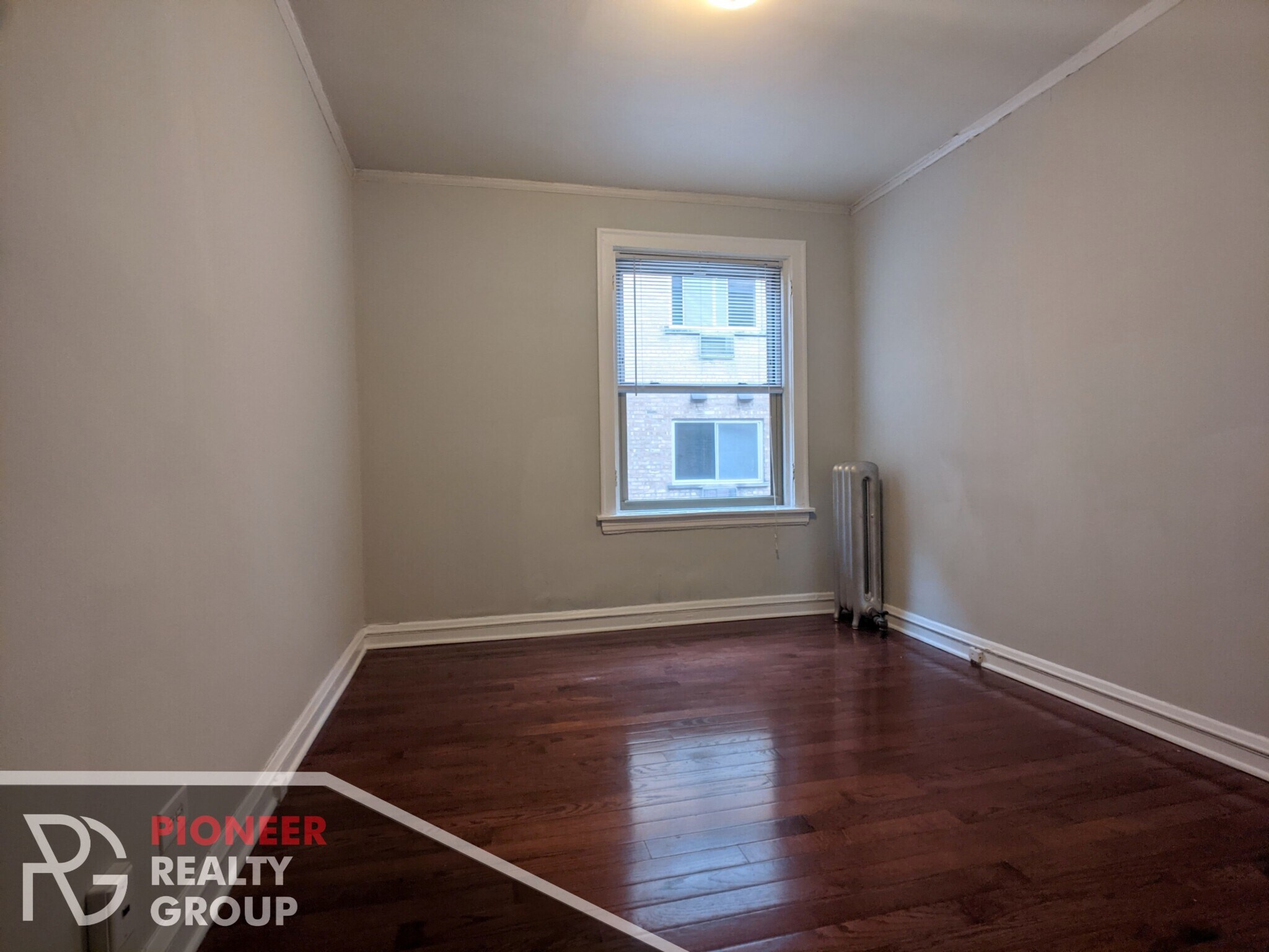 Building Photo - 542 W Surf St