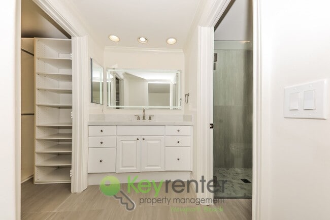 Building Photo - 210 33rd St