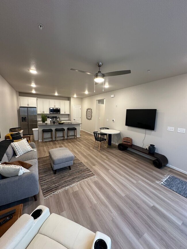 Building Photo - Raindance main floor condo move in ready.