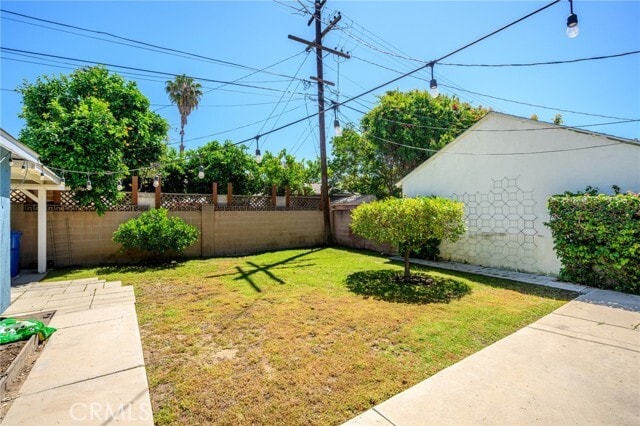 Building Photo - 6438 Densmore Ave