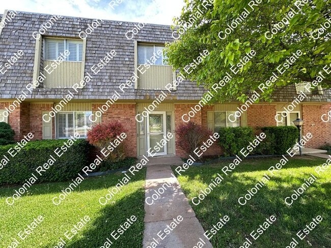 Primary Photo - Spacious and unique 3 bedroom 2 and a half...