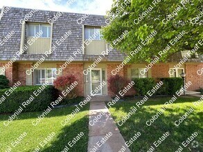 Building Photo - Spacious and unique 3 bedroom 2 and a half...