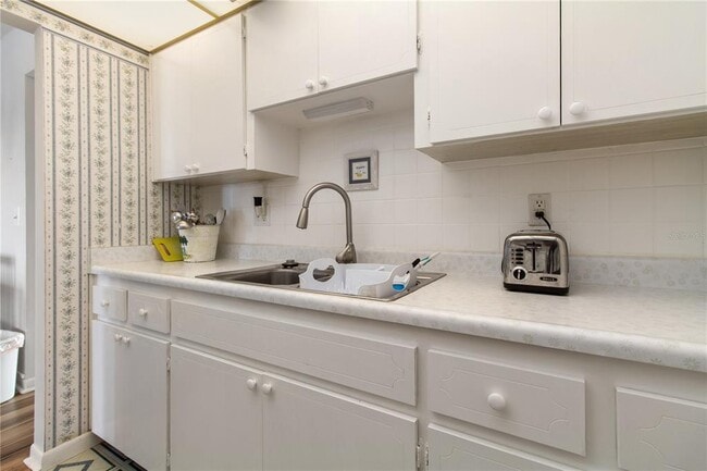 Building Photo - 1235 S Highland Ave