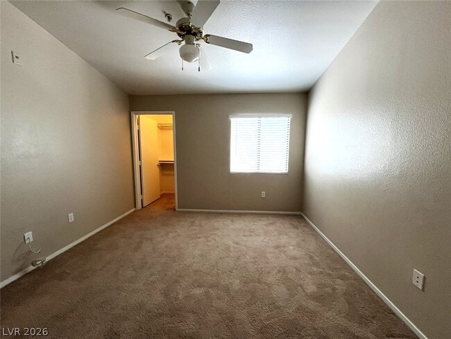 Building Photo - 950 Seven Hills Dr