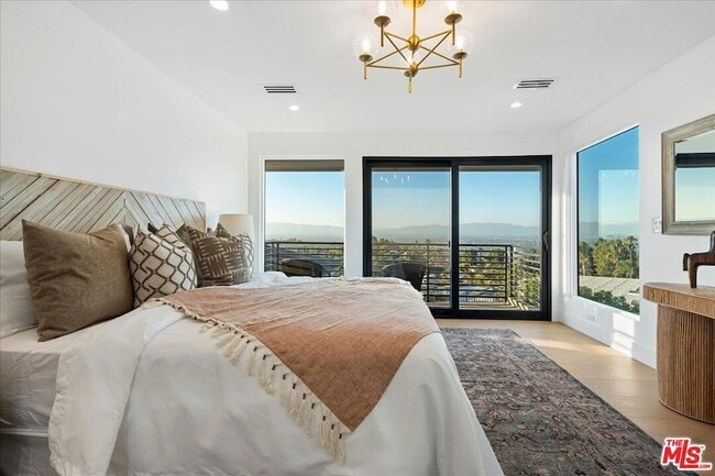 Building Photo - 15655 Castlewoods Dr