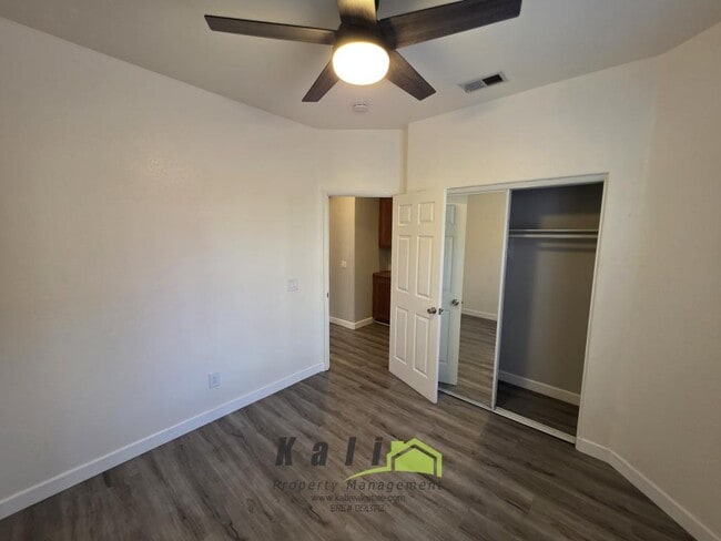 Building Photo - 6233 Avenida De Las Vistas