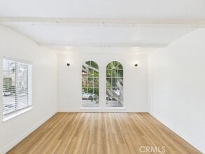 Building Photo - 1533 E 3rd St