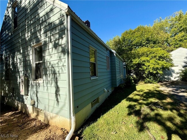 Building Photo - 1288 Hartford Ave