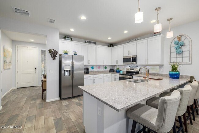Building Photo - Gorgeous single level 4-bedroom, 3-bathroom home nestled in an upscale gated community in Peoria