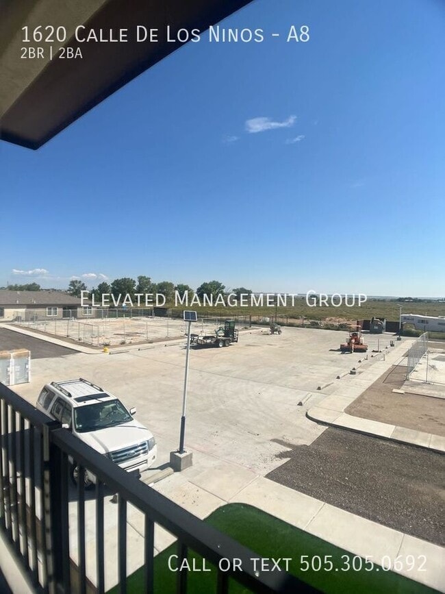 Building Photo - 1620 Calle de los Ninos Ave