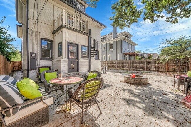 Building Photo - $1,450, 1 bed, 1 bath, located in Denver.