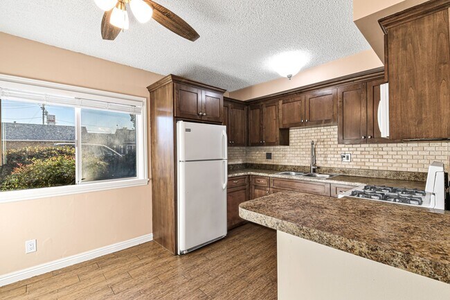 Interior Photo - 1427 West Parade Street