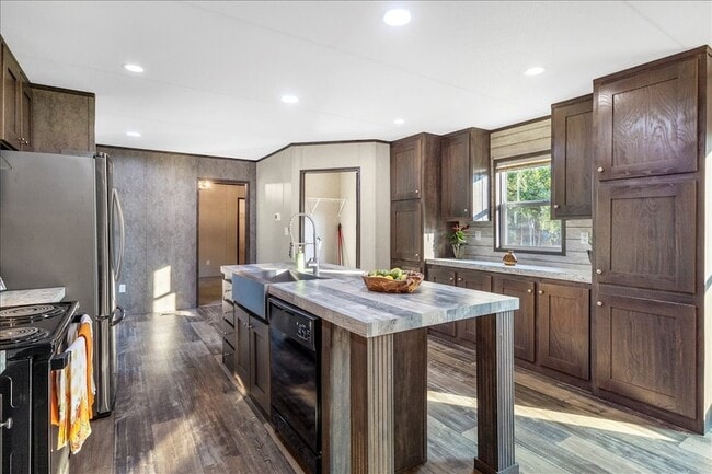 Building Photo - 409 Willow Dr