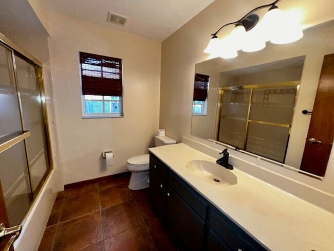 Building Photo - 320 Columbus Cir