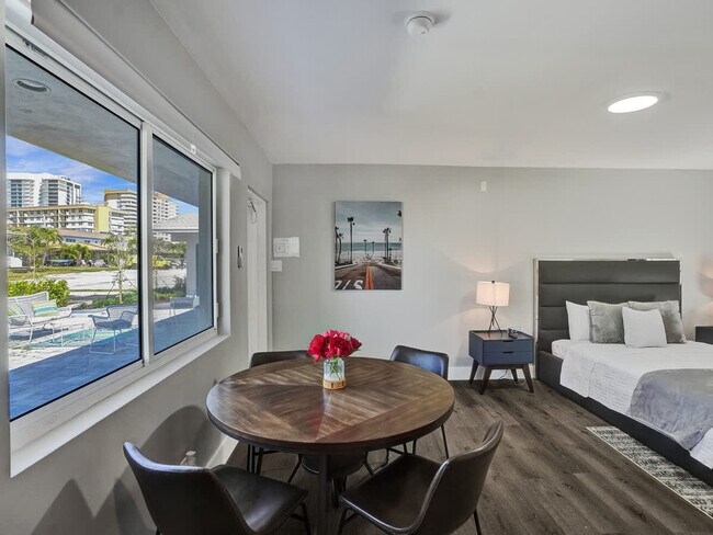 Building Photo - 3208 NE 9th St