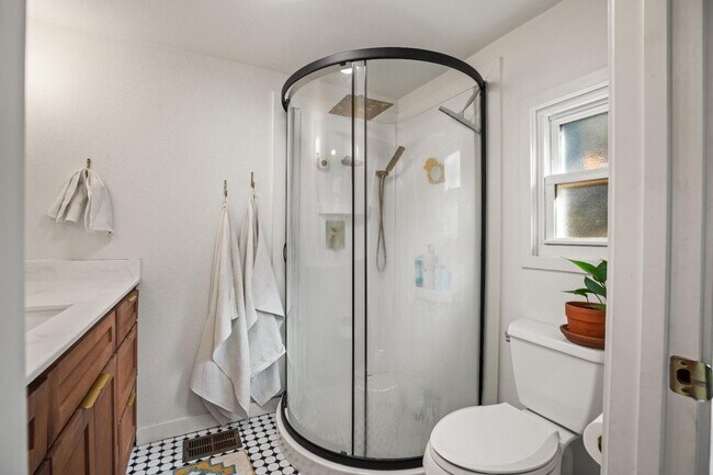 Building Photo - 319 Hideaway Lane Central