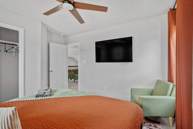 Building Photo - 5462 Grand View Dr